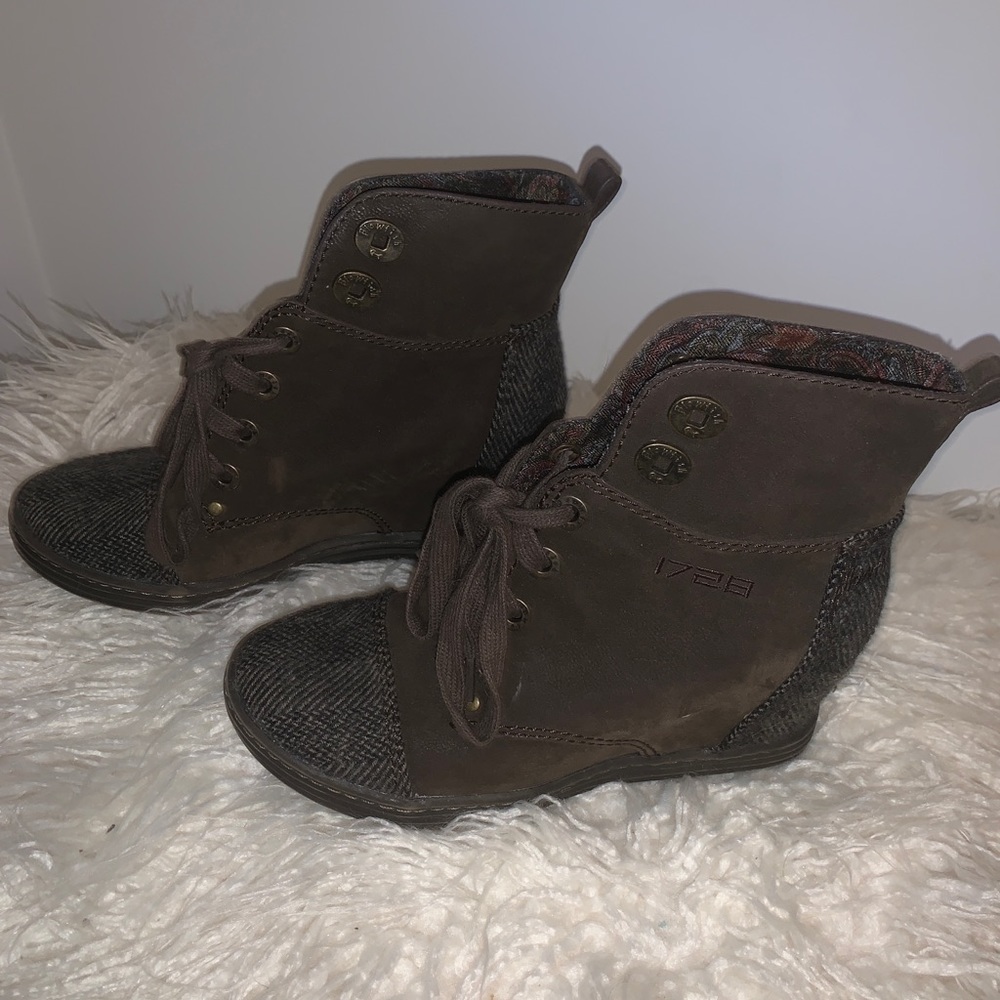 Blowfish size 6 shoes